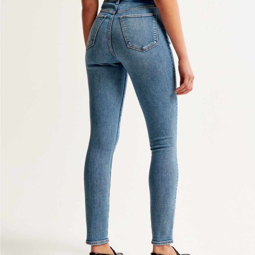Abercrombie & Fitch Women's Skinny Jeans in Blue